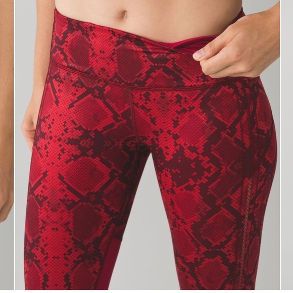 Lululemon Vent It Out Crop, size 6 - Picture 4 of 13